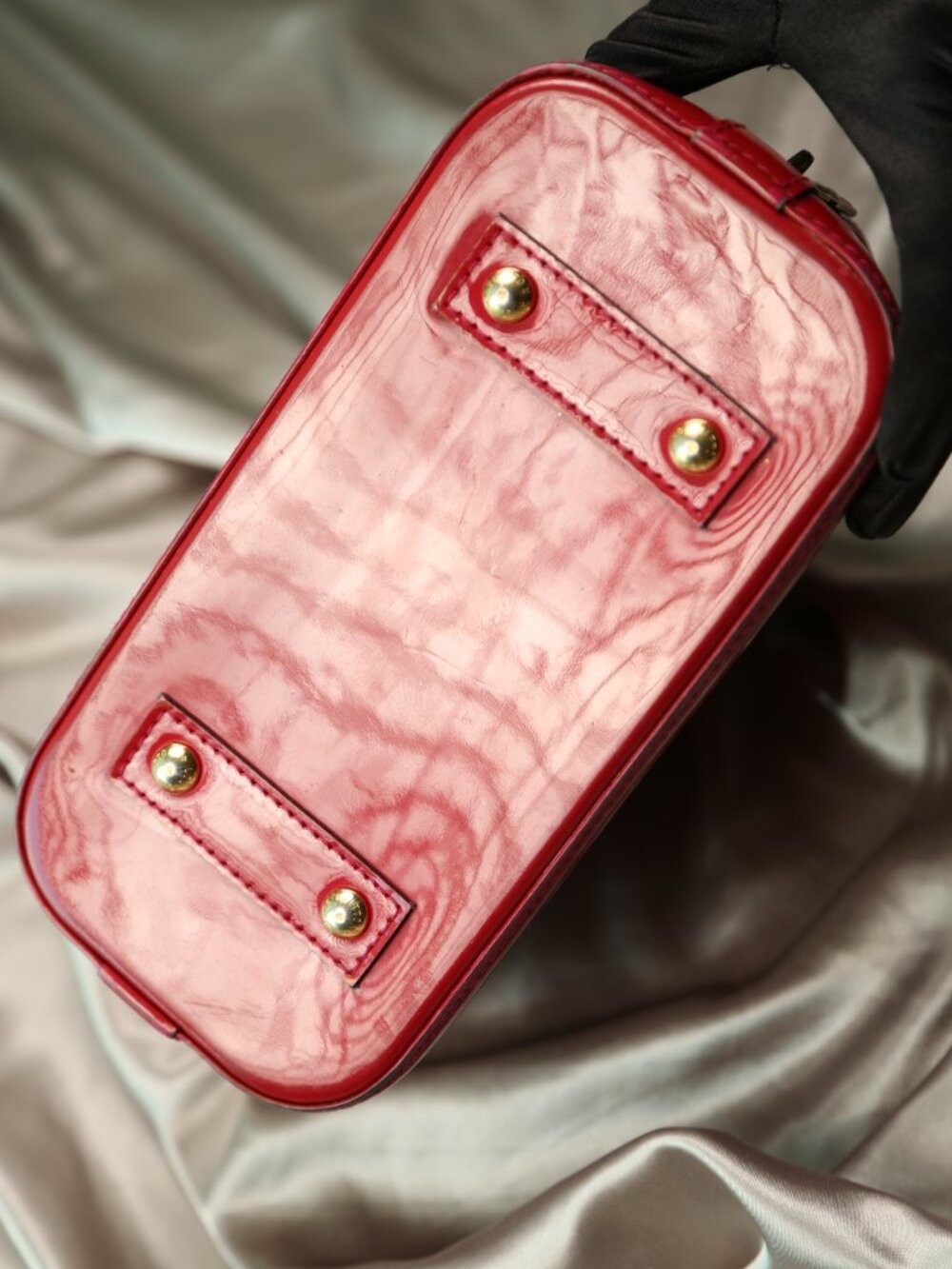 LOUIS VUITTON Alma BB Handbag - Picture 4 of 16